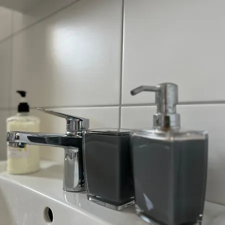 Pfaelzer Wohlfuehloase In - Modern Und Neu 아파트 피라마센스